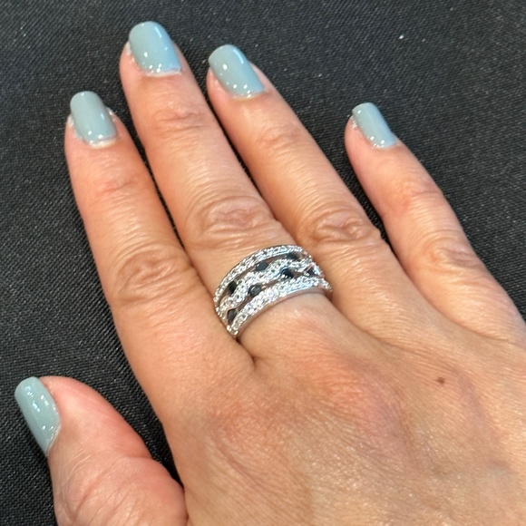 Beautiful Triple Row Sapphire & Diamond Ring - Picture 2 of 12